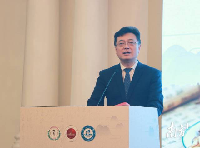 五邑大學黨委書記欒天罡在開幕式上致辭發(fā)言。 五邑大學黨委書記欒天罡在開幕式上致辭發(fā)言。