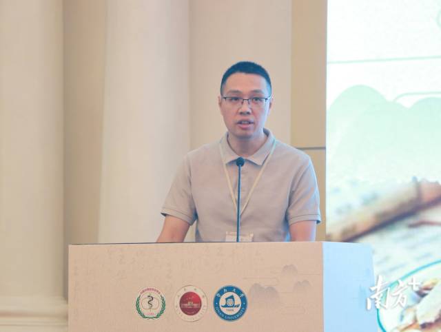廣東省科學技術協(xié)會學會部副部長胡宏在開幕式上致辭發(fā)言。 廣東省科學技術協(xié)會學會部副部長胡宏在開幕式上致辭發(fā)言。